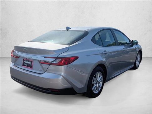 Used 2025 Toyota Camry LE FWD image 5