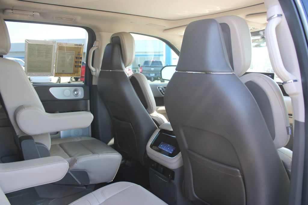 Used 2024 Lincoln Navigator L Reserve AWD/4WD image 34