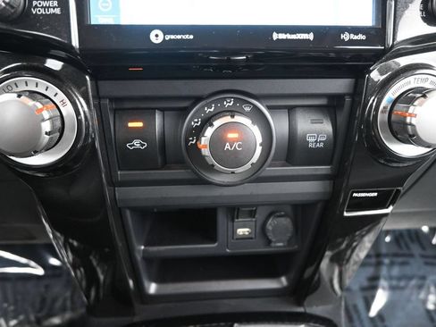 Used 2022 Toyota 4Runner TRD Off-Road Premium AWD/4WD image 32