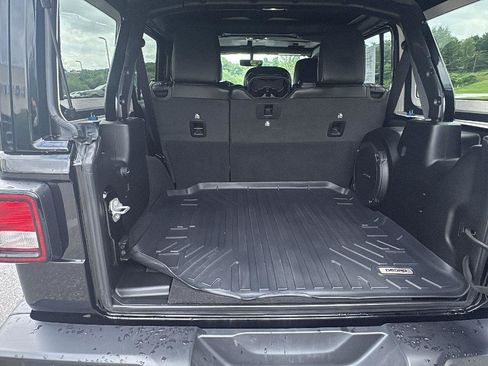 Used 2023 Jeep Wrangler Unlimited Sahara AWD/4WD image 16