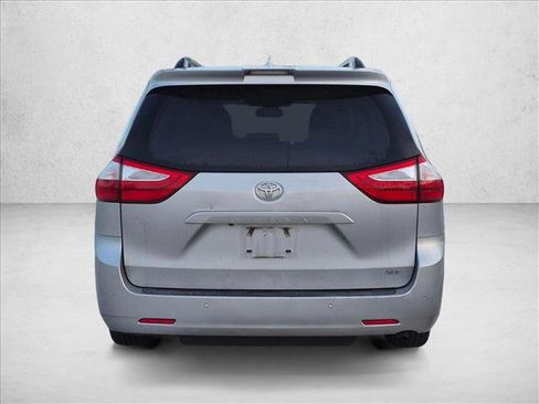 Used 2019 Toyota Sienna XLE w/ XLE Navigation Package FWD image 6