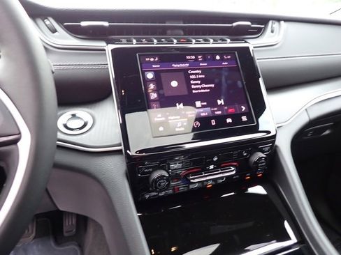 New 2025 Jeep Grand Cherokee L Laredo w/ Luxury Tech Group I image 19