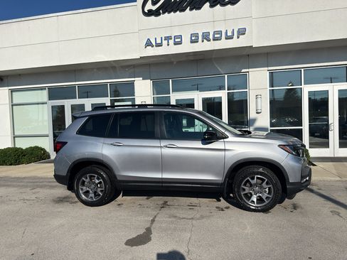 Used 2022 Honda Passport TrailSport image 2