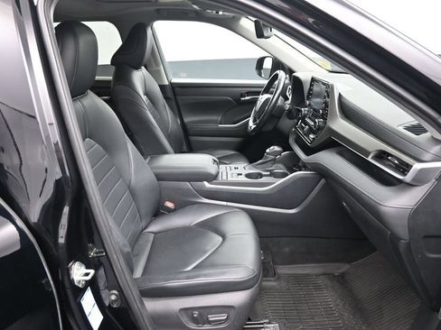 Certified 2020 Toyota Highlander XLE AWD/4WD image 27