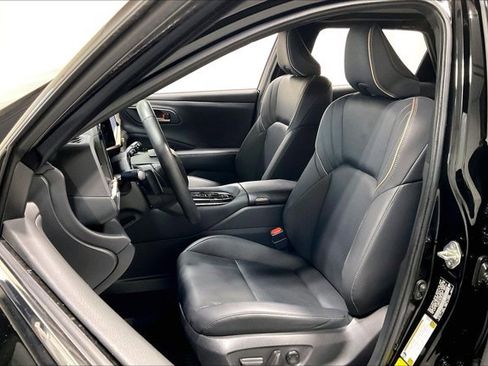 Used 2025 Toyota Crown Signia w/ Advanced Technology Package image 25