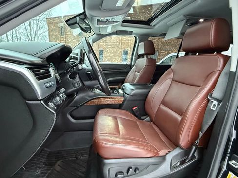 Used 2020 Chevrolet Suburban Premier w/ Premier Plus Edition image 2