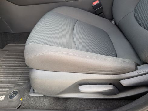 Used 2020 Toyota RAV4 LE image 10