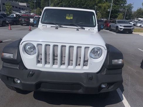 Used 2018 Jeep Wrangler Unlimited Sport AWD/4WD image 2