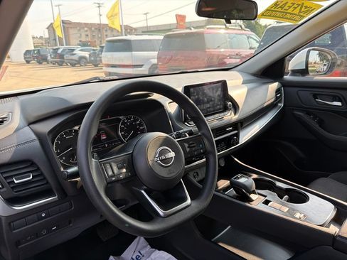 Used 2024 Nissan Rogue SV FWD image 15