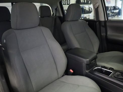 Used 2017 Toyota Tacoma SR image 6