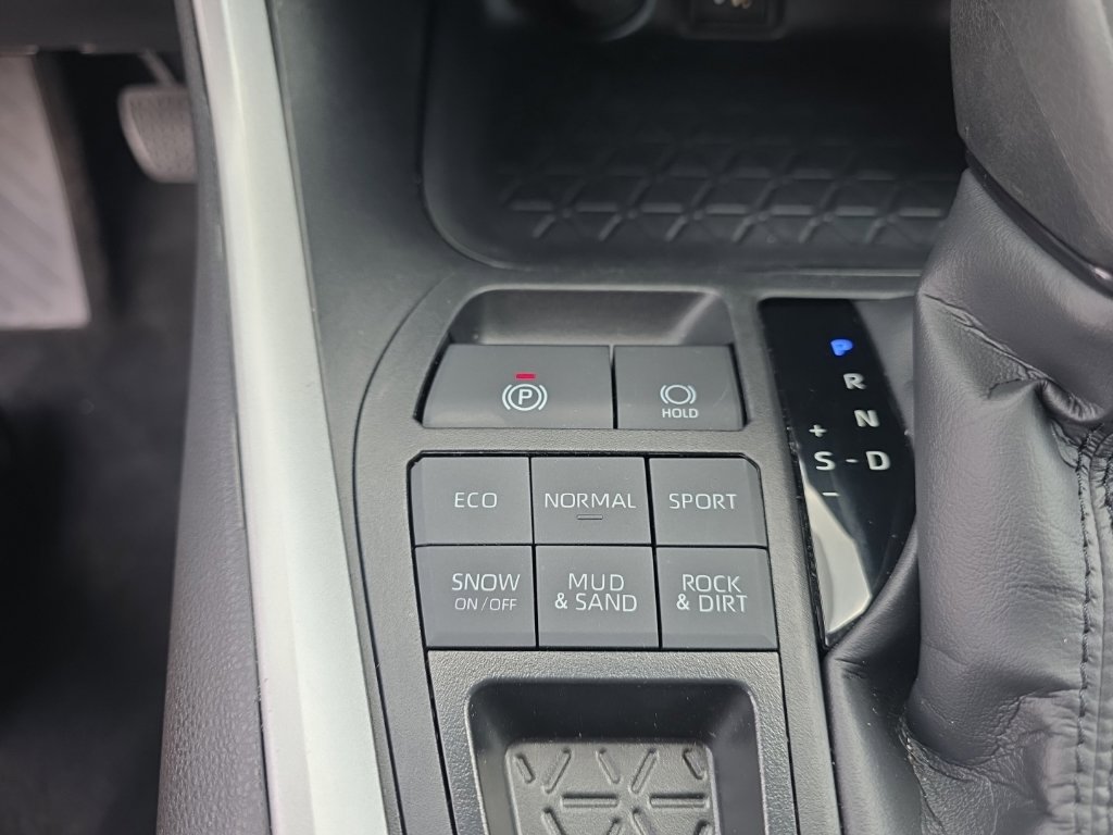 Certified 2024 Toyota RAV4 LE AWD/4WD image 21