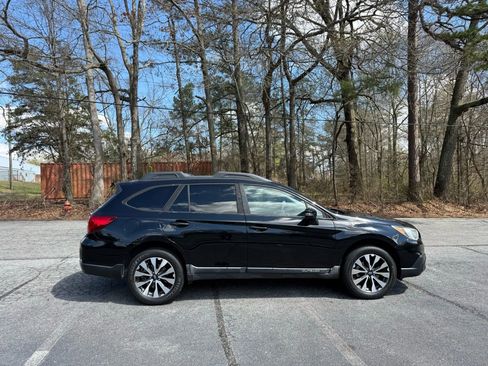 Used 2017 Subaru Outback 2.5i Limited image 10