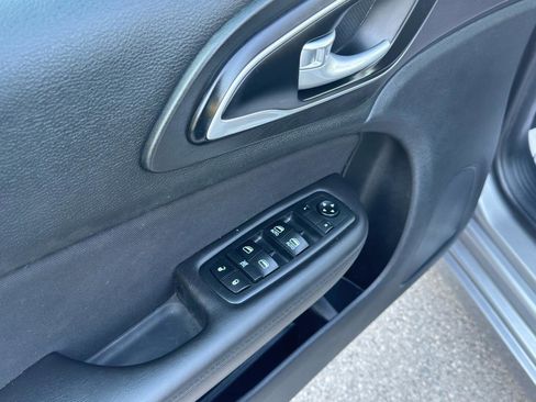 Used 2017 Chrysler 200 Limited w/ Driver Assist Package FWD image 9