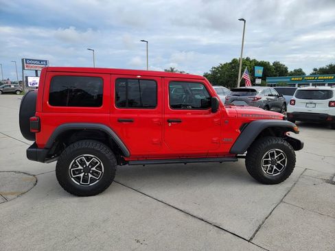 Used 2025 Jeep Wrangler Unlimited Rubicon w/ Convenience Group AWD/4WD image 6