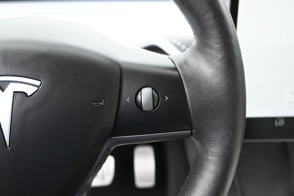 Used 2022 Tesla Model Y Performance AWD/4WD image 11