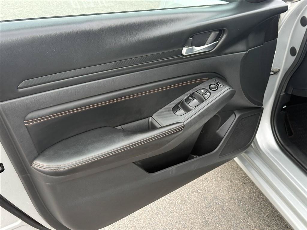 Used 2021 Nissan Altima 2.5 SR FWD image 11