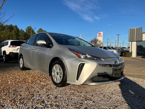 Used 2019 Toyota Prius L Eco image 8