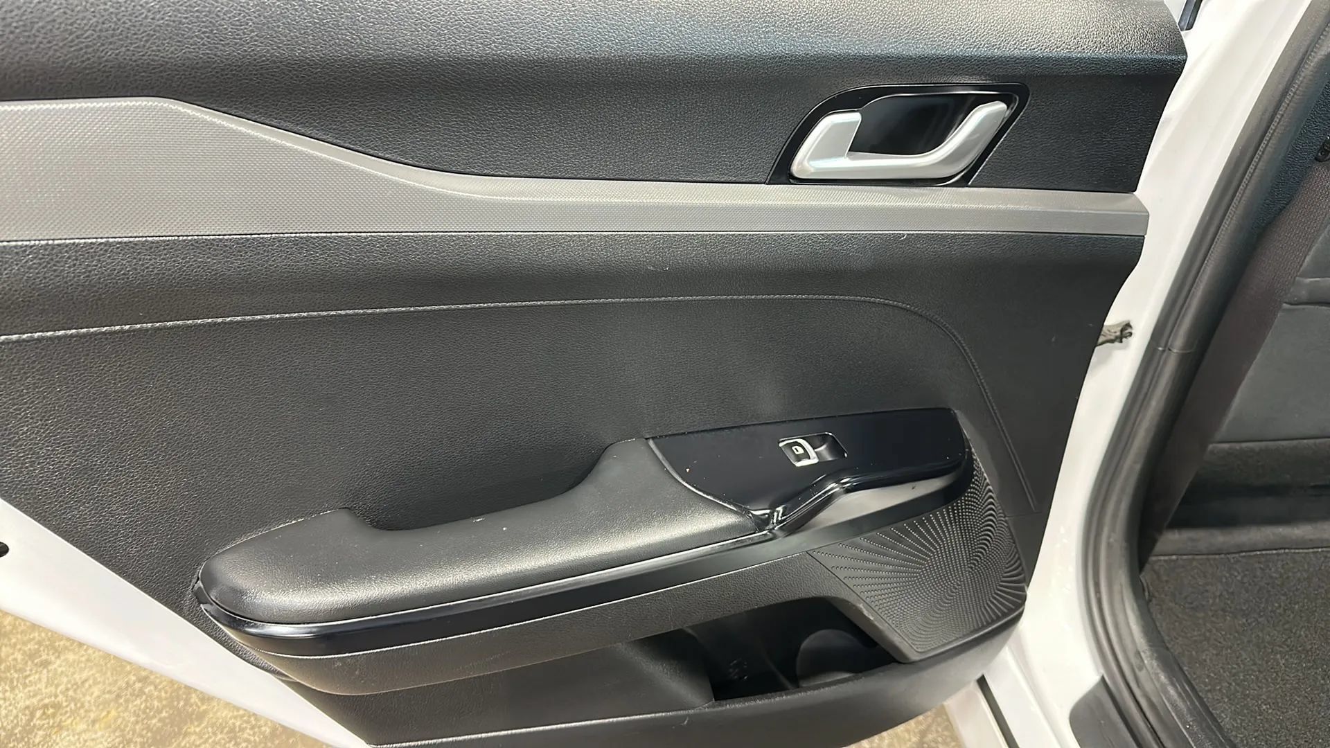 Used 2022 Kia K5 LX FWD image 12