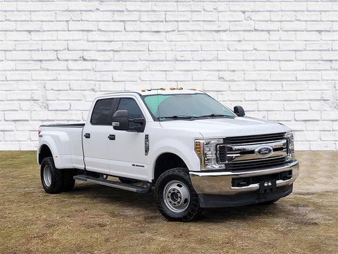 Used 2019 Ford F350 XLT image 1
