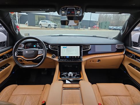 Used 2022 Jeep Grand Wagoneer Series III image 19