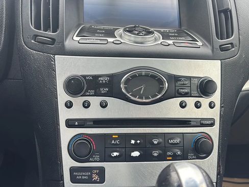 Used 2009 INFINITI G37 Journey RWD image 14
