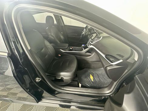 Used 2017 Chevrolet Volt LT w/ Comfort Package FWD image 28
