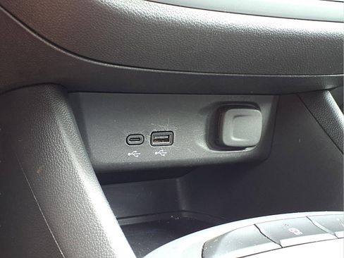 Used 2025 Buick Envista Preferred FWD image 24
