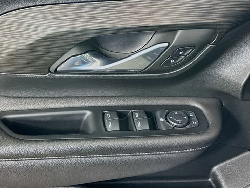 Used 2022 GMC Terrain SLE w/ Driver Convenience Package image 17