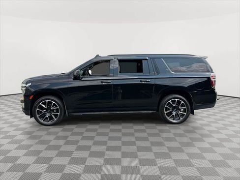 Used 2023 Chevrolet Suburban RST w/ Luxury Package AWD/4WD image 4