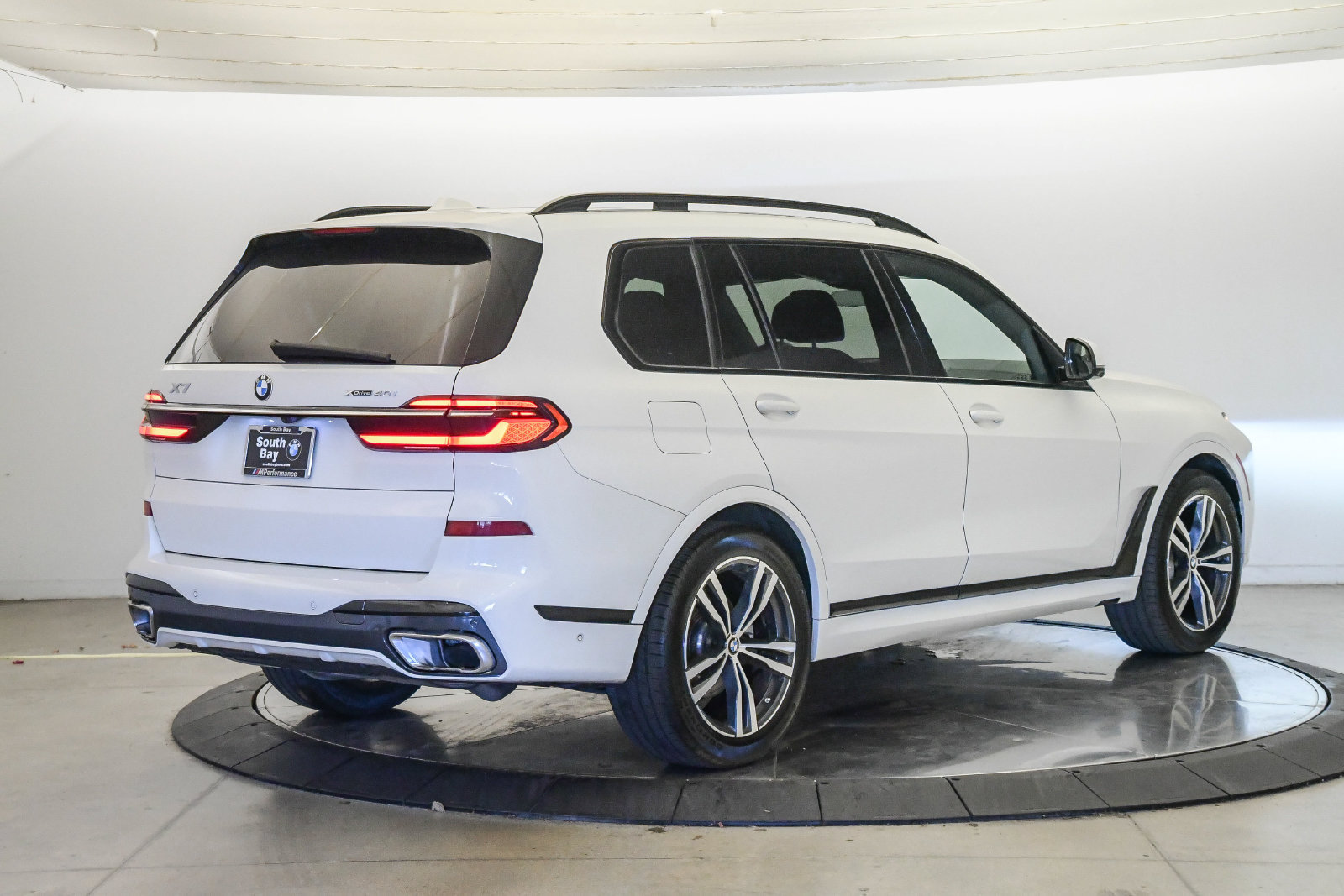 Certified 2024 BMW X7 xDrive40i w/ M Sport Package AWD/4WD image 5