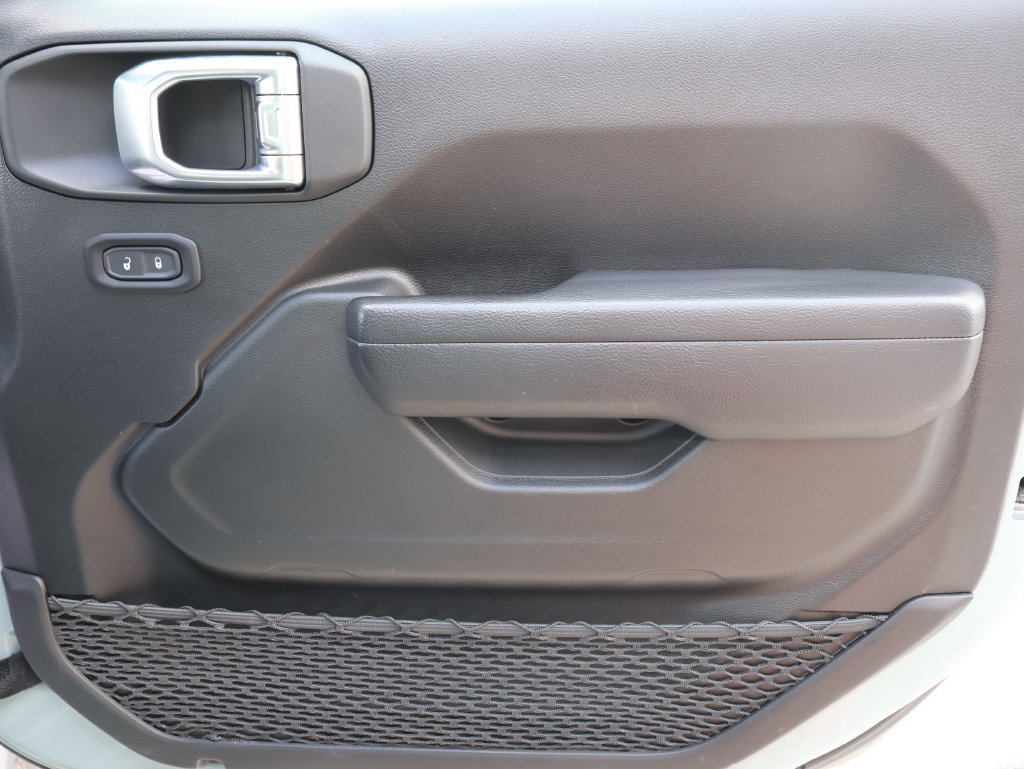 Used 2024 Jeep Wrangler Unlimited AWD/4WD image 7