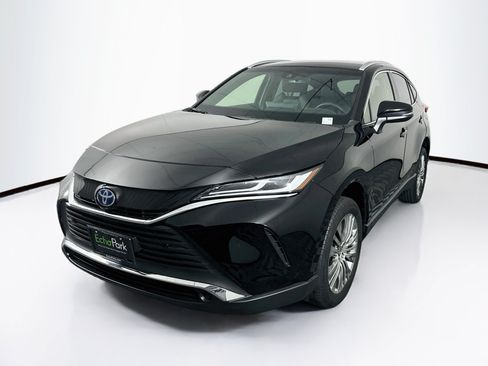 Used 2022 Toyota Venza XLE AWD/4WD image 3