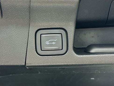 Used 2023 GMC Acadia Denali w/ Denali Ultimate Package FWD image 33