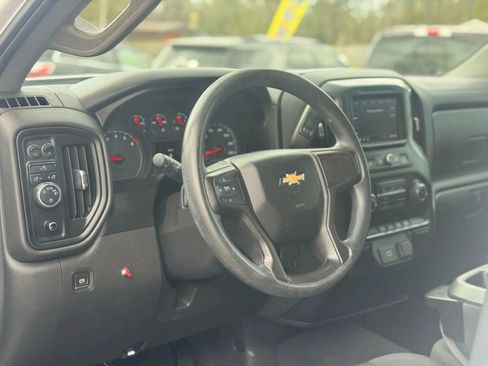 Used 2020 Chevrolet Silverado 1500 Custom w/ Custom Value Package image 9