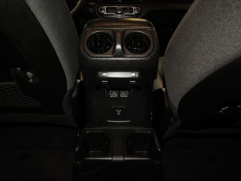 Used 2025 Jeep Wrangler Unlimited Rubicon image 29