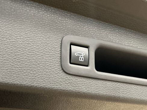 Used 2025 Toyota Sienna XLE image 26