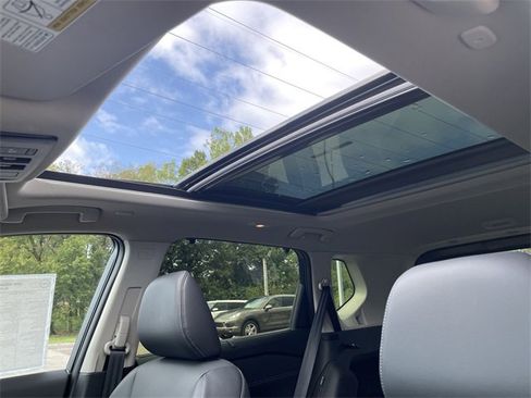 Certified 2025 Nissan Rogue SL w/ Tech Package image 27