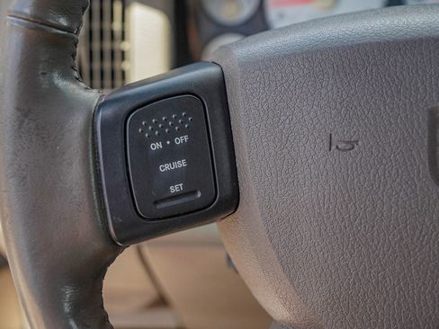 Used 2005 Dodge Ram 1500 Truck SLT image 27