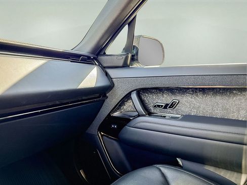 Used 2024 Land Rover Range Rover Sport SE image 29