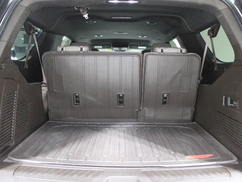 Used 2023 GMC Yukon XL SLT w/ SLT Luxury Package image 13