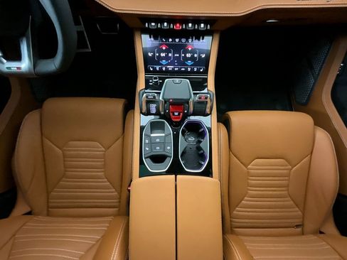 Used 2025 Lamborghini Urus SE image 14
