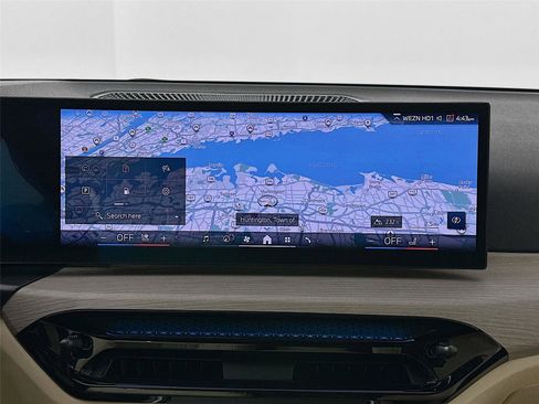 Used 2025 BMW 330i xDrive Sedan w/ Convenience Package image 13