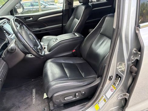 Used 2018 Toyota Highlander XLE AWD/4WD image 6