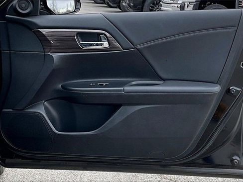 Used 2017 Honda Accord EX image 27