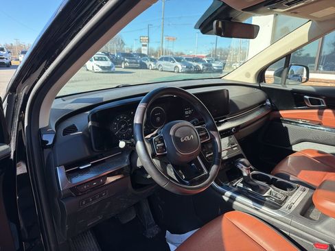 Used 2024 Kia Carnival SX Prestige image 4