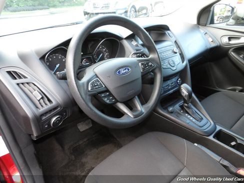 Used 2018 Ford Focus SE FWD image 12