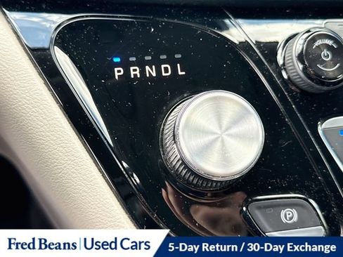 Used 2023 Chrysler Pacifica Touring-L FWD image 23