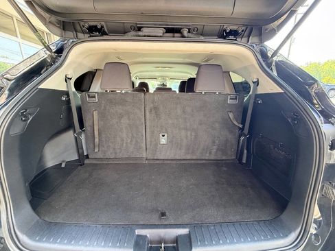 Used 2023 Toyota Highlander L FWD image 35
