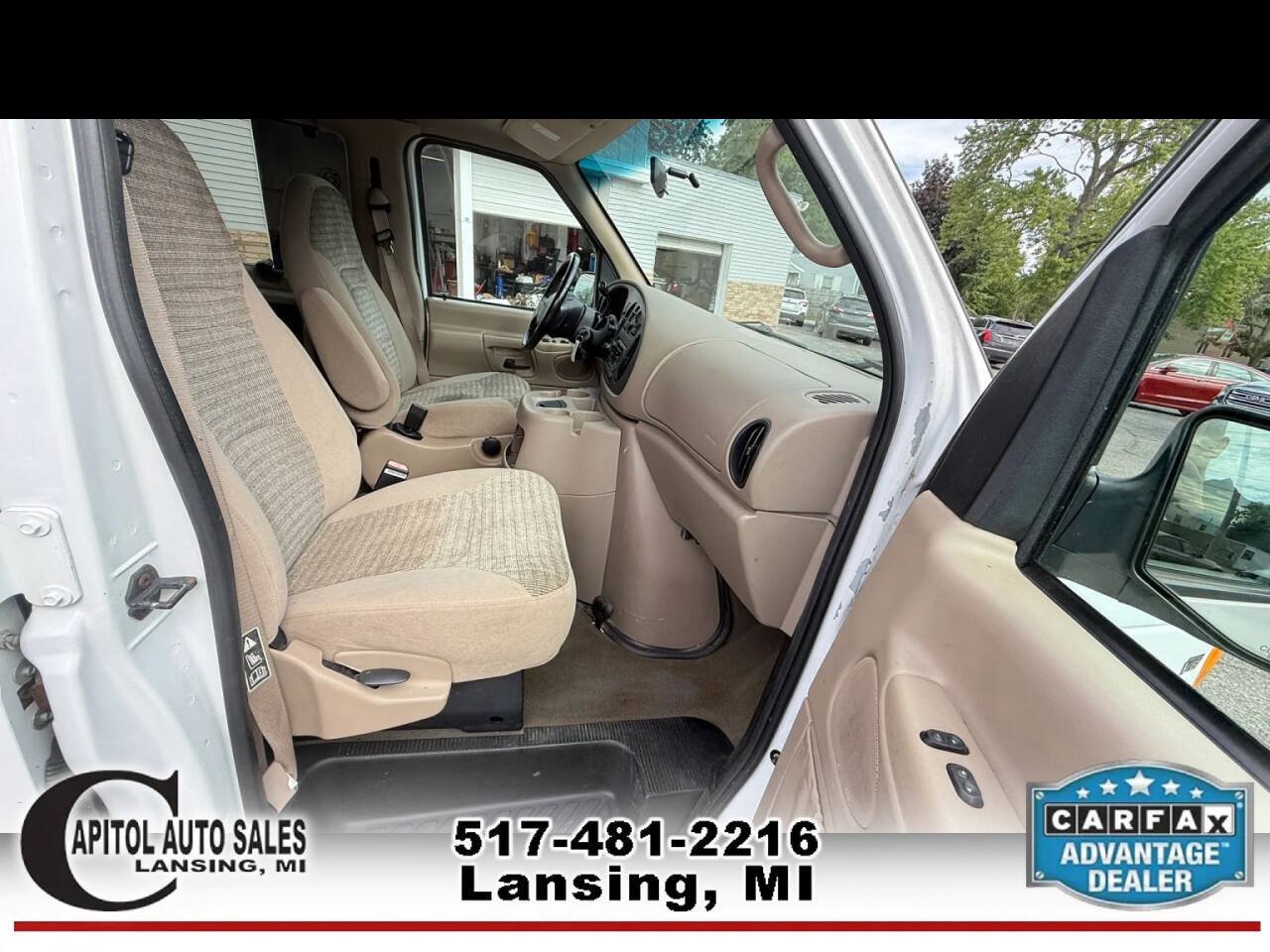 Used 2001 Ford E-150 and Econoline 150 Wagon RWD image 20