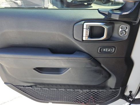 Used 2023 Jeep Wrangler Unlimited Sahara AWD/4WD image 16